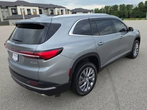 Used 2025 Buick Enclave Preferred FWD image 9