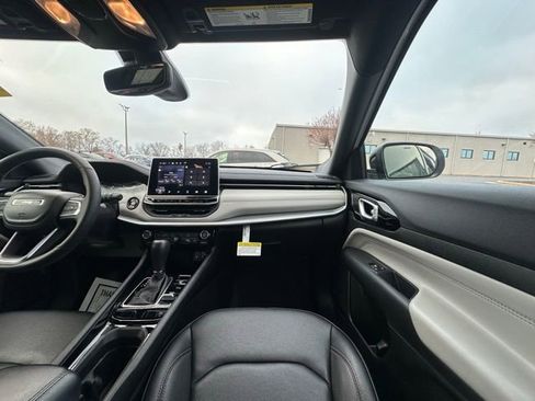 Used 2024 Jeep Compass Limited image 29