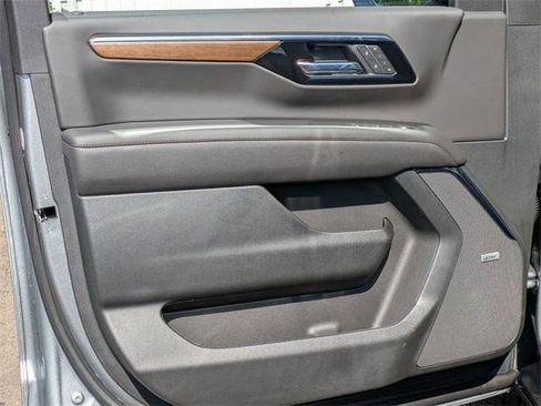 New 2025 Chevrolet Suburban High Country image 12