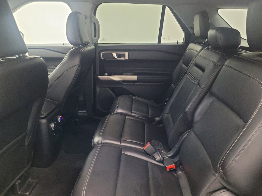 Used 2022 Ford Explorer XLT w/ Equipment Group 202A AWD/4WD image 18