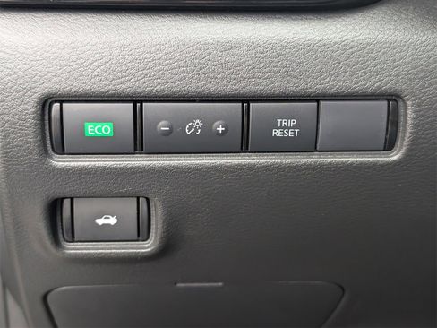 Certified 2025 Nissan Sentra SV image 22