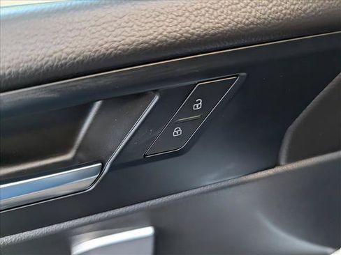 Used 2025 Volkswagen Jetta SE w/ Sunroof Package FWD image 27