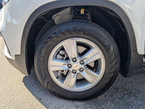 Used 2022 Chevrolet Trax LS w/ Tint and Cruise Package image 17