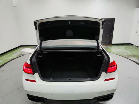 Used 2018 BMW 750i xDrive image 32