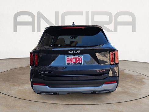 Certified 2025 Kia Sorento LX image 7