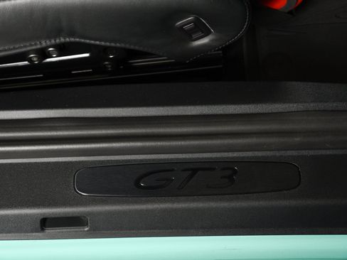 Used 2018 Porsche 911 GT3 RWD image 30