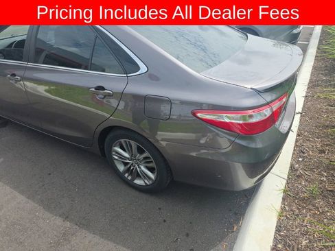 Used 2015 Toyota Camry SE FWD image 3