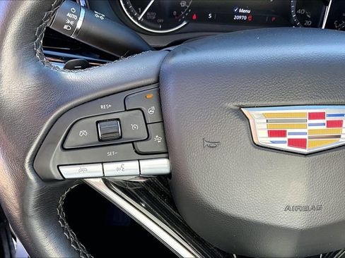 Used 2025 Cadillac XT6 Premium Luxury image 26