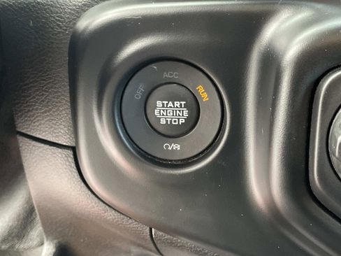 Used 2021 Jeep Gladiator Willys image 17