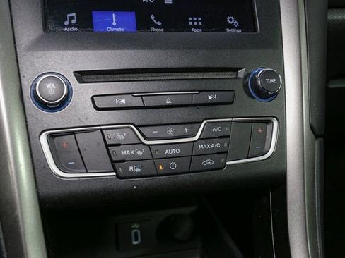 Used 2017 Ford Fusion SE w/ Equipment Group 201A image 23