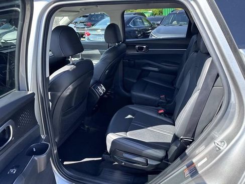 Used 2023 Kia Sorento EX AWD/4WD image 16
