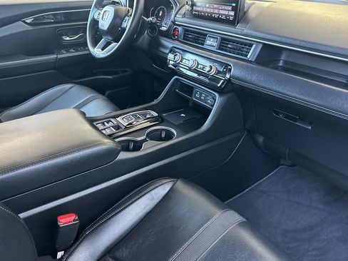 Used 2025 Honda Pilot Touring image 16