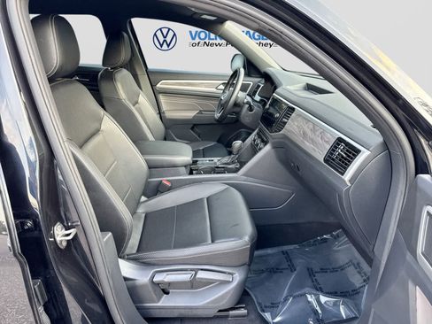 Used 2023 Volkswagen Atlas Cross Sport SE FWD image 28