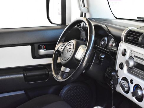 Used 2010 Toyota FJ Cruiser 4WD image 30