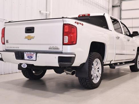 Used 2018 Chevrolet Silverado 1500 High Country AWD/4WD image 9