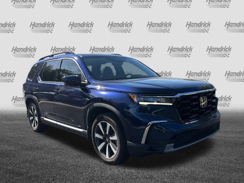 Used 2025 Honda Pilot Touring image 2