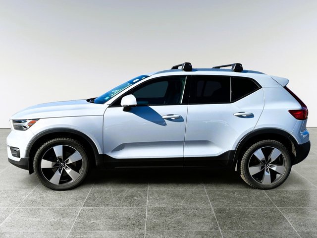 Used 2022 Volvo XC40 T5 Momentum w/ Premium Package AWD/4WD image 3