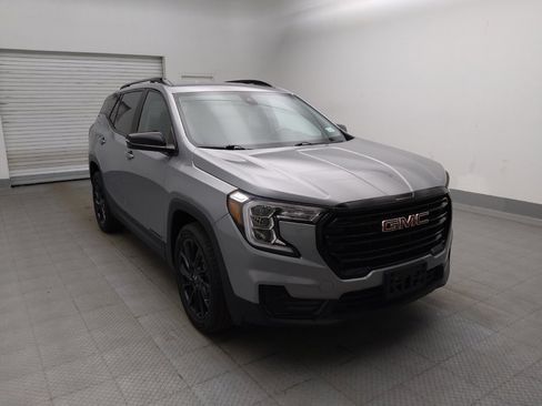 Used 2024 GMC Terrain SLE w/ Driver Convenience Package FWD image 13