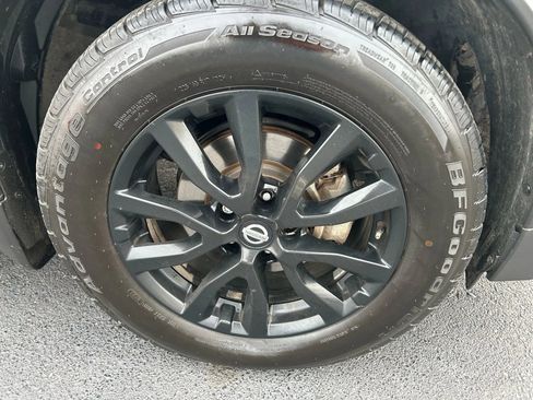 Used 2017 Nissan Rogue SV w/ Midnight Edition Package FWD image 32