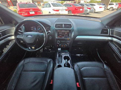 Used 2016 Ford Explorer XLT w/ Equipment Group 202A FWD image 24
