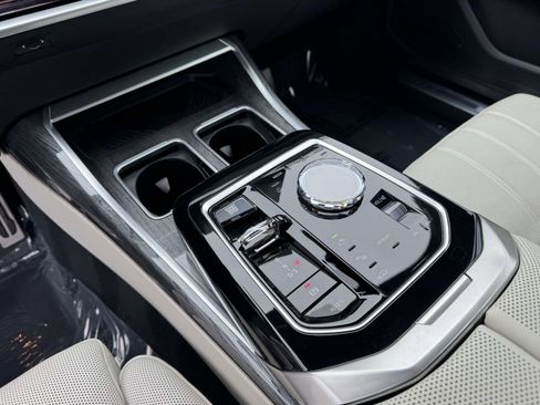 Used 2023 BMW 760i xDrive image 26