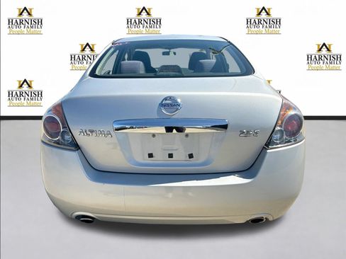 Used 2011 Nissan Altima 2.5 S FWD image 5