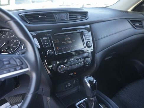 Used 2019 Nissan Rogue SV image 25