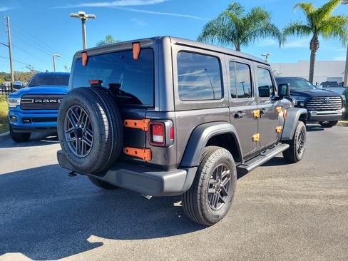 Used 2025 Jeep Wrangler Sport S image 4