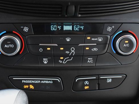 Used 2017 Ford Escape SE w/ Equipment Group 201A AWD/4WD image 9