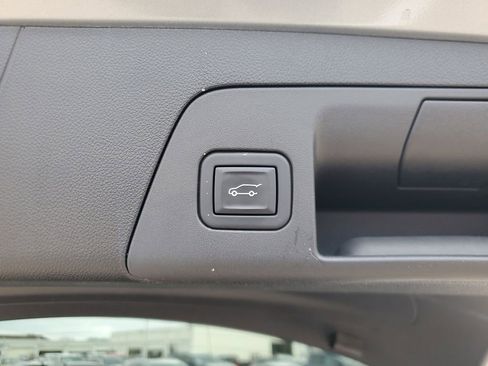 Used 2023 Buick Envision Essence w/ Sport Touring Package image 8