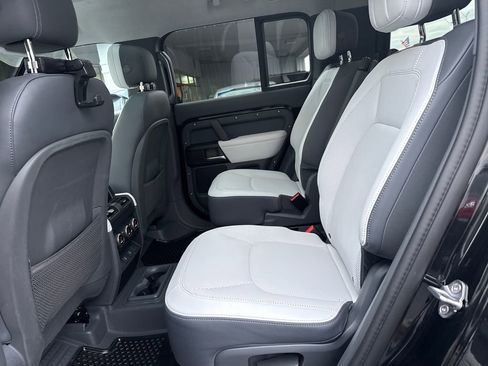 Used 2025 Land Rover Defender 130 V8 image 28