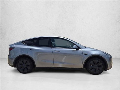 Used 2025 Tesla Model Y Long Range AWD/4WD image 4