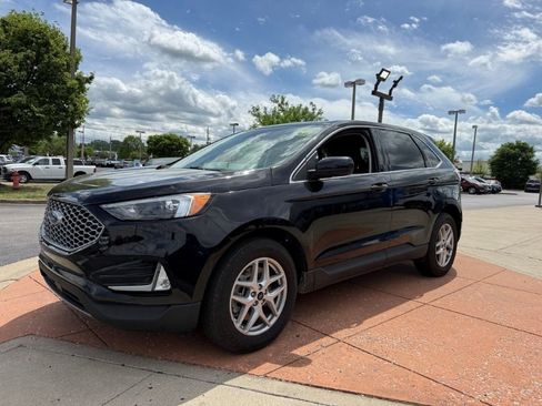 Used 2023 Ford Edge SEL w/ Convenience Package AWD/4WD image 3