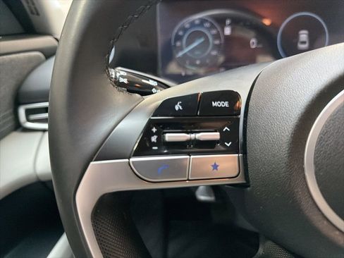 Used 2025 Hyundai Elantra Limited FWD image 17
