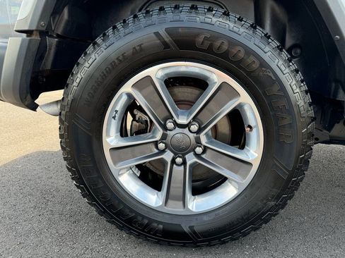Used 2020 Jeep Wrangler Unlimited Sahara AWD/4WD image 12