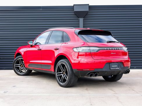 Certified 2021 Porsche Macan image 3