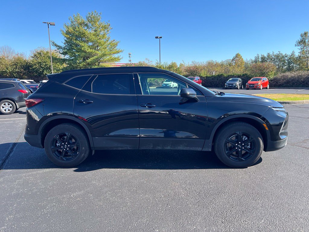 Used 2025 Chevrolet Blazer LT w/ Convenience Package FWD image 5