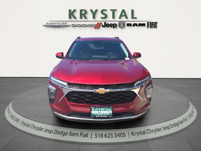 Used 2025 Chevrolet Trax LT w/ LT Convenience Package FWD image 2
