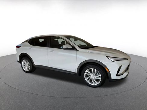 Used 2025 Buick Envista Preferred image 2