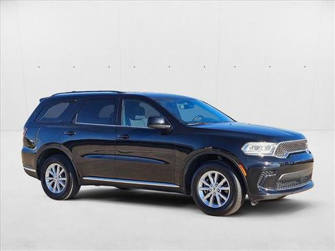 Used 2024 Dodge Durango SXT image 3