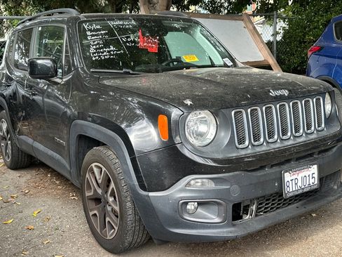 Used 2018 Jeep Renegade Latitude FWD image 2