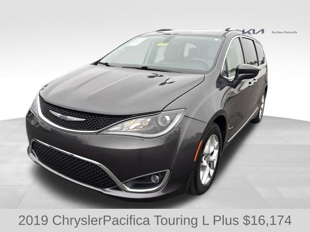 Used 2019 Chrysler Pacifica Touring-L Plus w/ Tire & Wheel Group FWD image 4