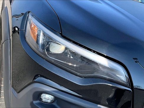 Used 2019 Jeep Cherokee Trailhawk w/ Comfort/Convenience Group AWD/4WD image 31