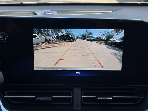 Used 2025 Chevrolet Trax LT image 18