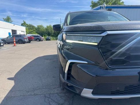 Used 2023 Honda Pilot Touring image 11
