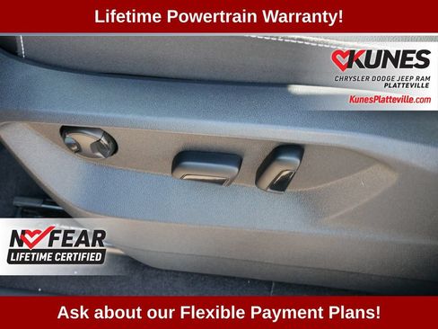 Used 2025 Volkswagen Atlas SE AWD/4WD image 23