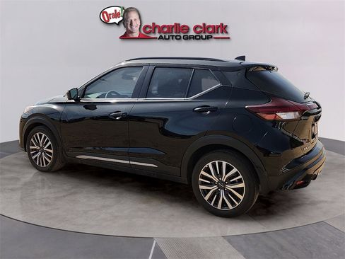 Used 2023 Nissan Kicks SR w/ SR Premium Package image 2