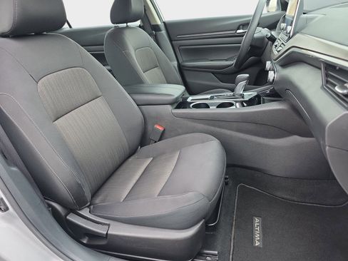 Used 2024 Nissan Altima 2.5 SV image 10