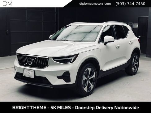 Used 2025 Volvo XC40 B5 Core w/ Protection Package Premier AWD/4WD image 1