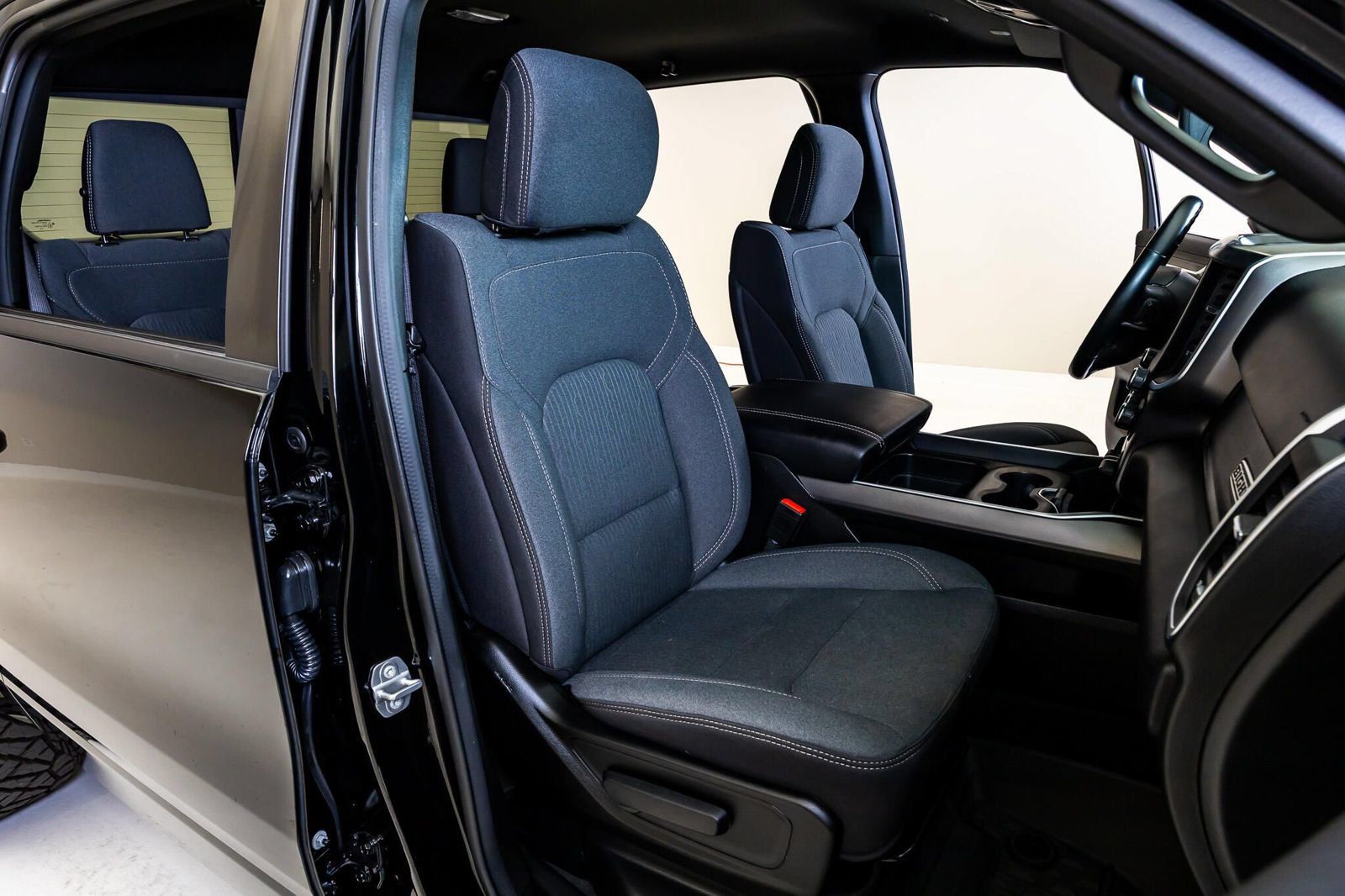 Used 2023 RAM 1500 Big Horn AWD/4WD image 27